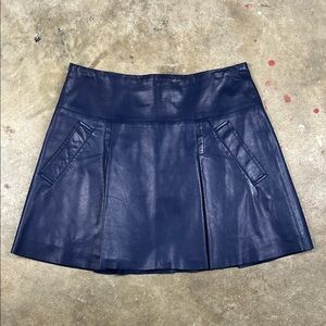 Vince Dark Blue Leather Mini A-line skirt
Size: 4 (30” waist)